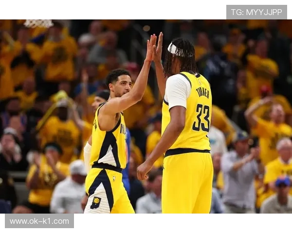 哈利伯顿无球跑动制造错位，拉开步行者外线空间