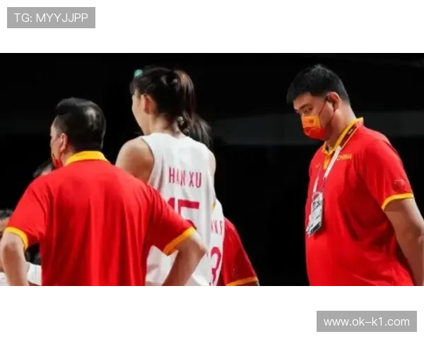 潘展乐隔壁穿拖鞋上场，球迷都看懵了这日常啥水平？