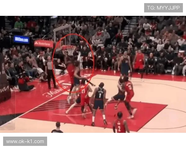 扬尼斯多次挡拆制造错位，提升内线得分与防守效率明显