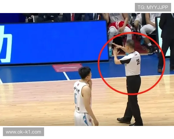 抱人犯规判罚为何常被忽视？裁判标准全解析