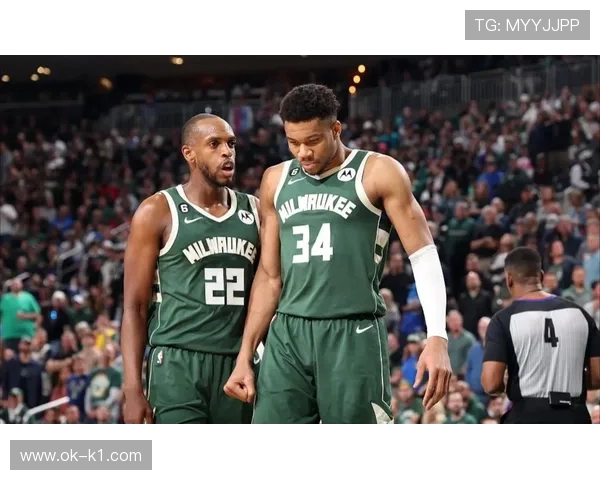 米德尔顿无球跑动制造空位，区别于字母哥内线主导